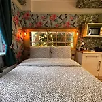 Rest Boutique Notting Hill